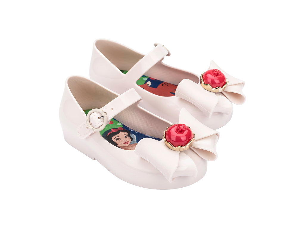 Sweet Love Snow White
