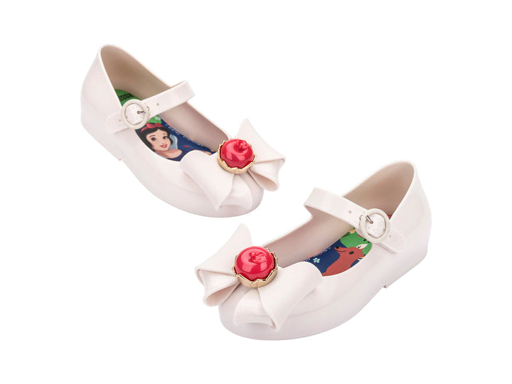 Sweet Love Snow White