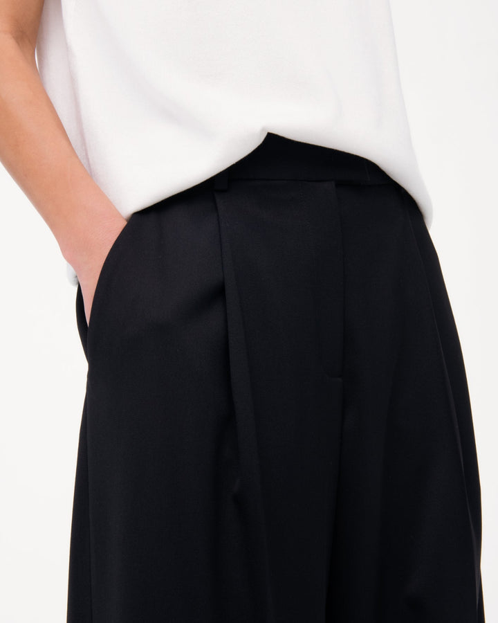 Relaxed Wide Leg Pant