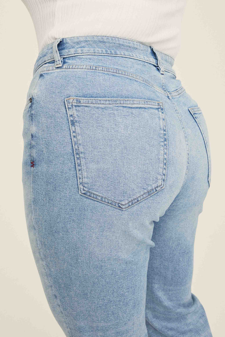ASE PLUS - STRAIGHT JEANS | OUTTA SIGHT