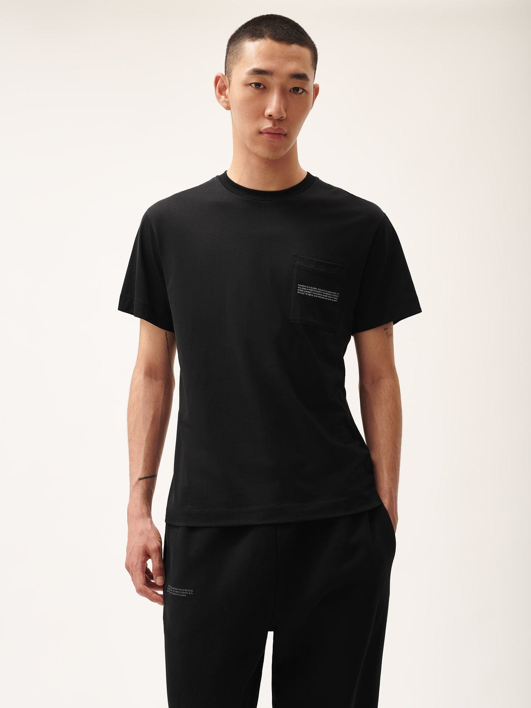 Mens 365 Lightweight Pocket T-Shirt—black