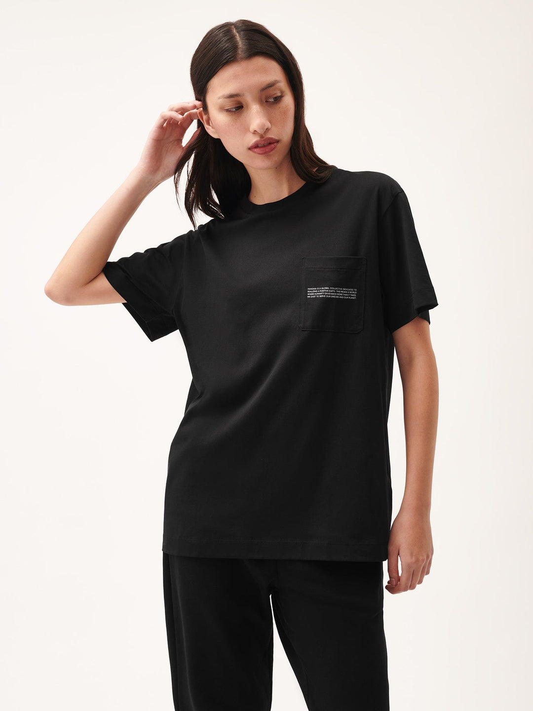 Womens 365 Lightweight Pocket T-Shirt—black