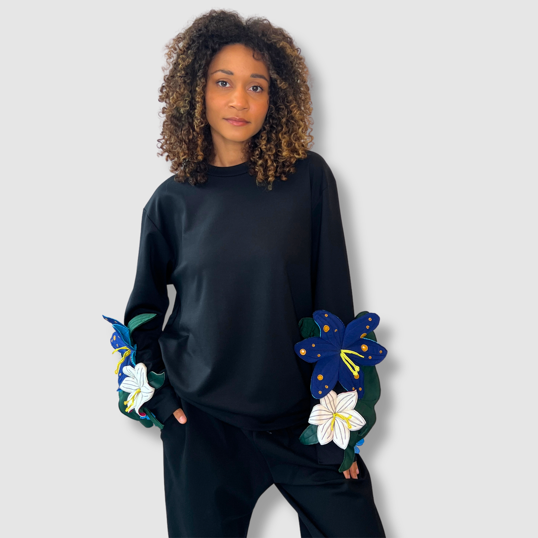 'blooms in blue' crewneck sweatshirt *NEW RELEASE*