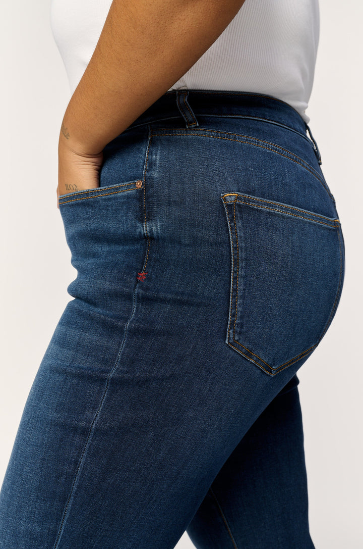 ASE PLUS STRETCH - STRAIGHT | VROOM