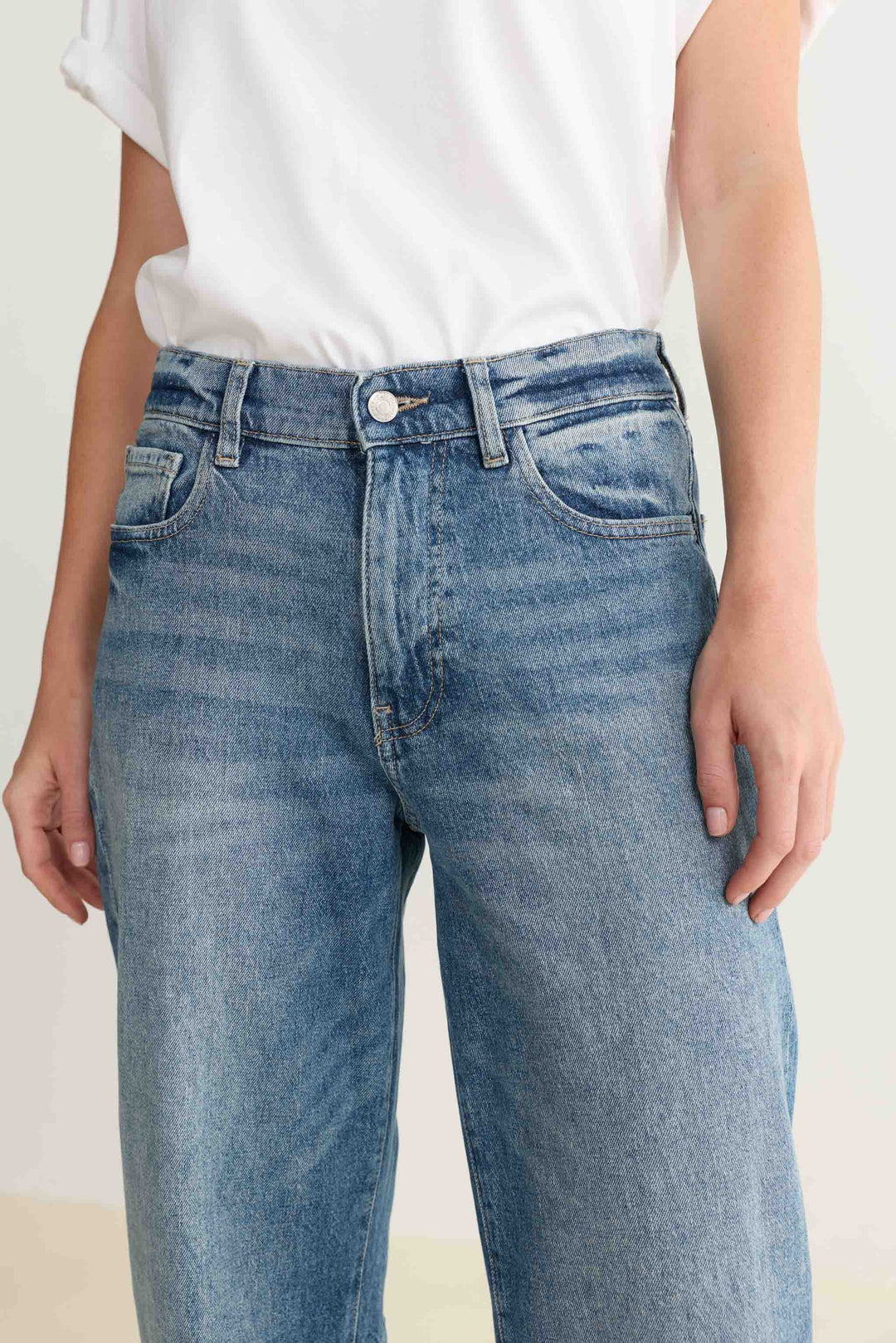 BNA - SOFT CURVE BARREL JEANS | SADIE