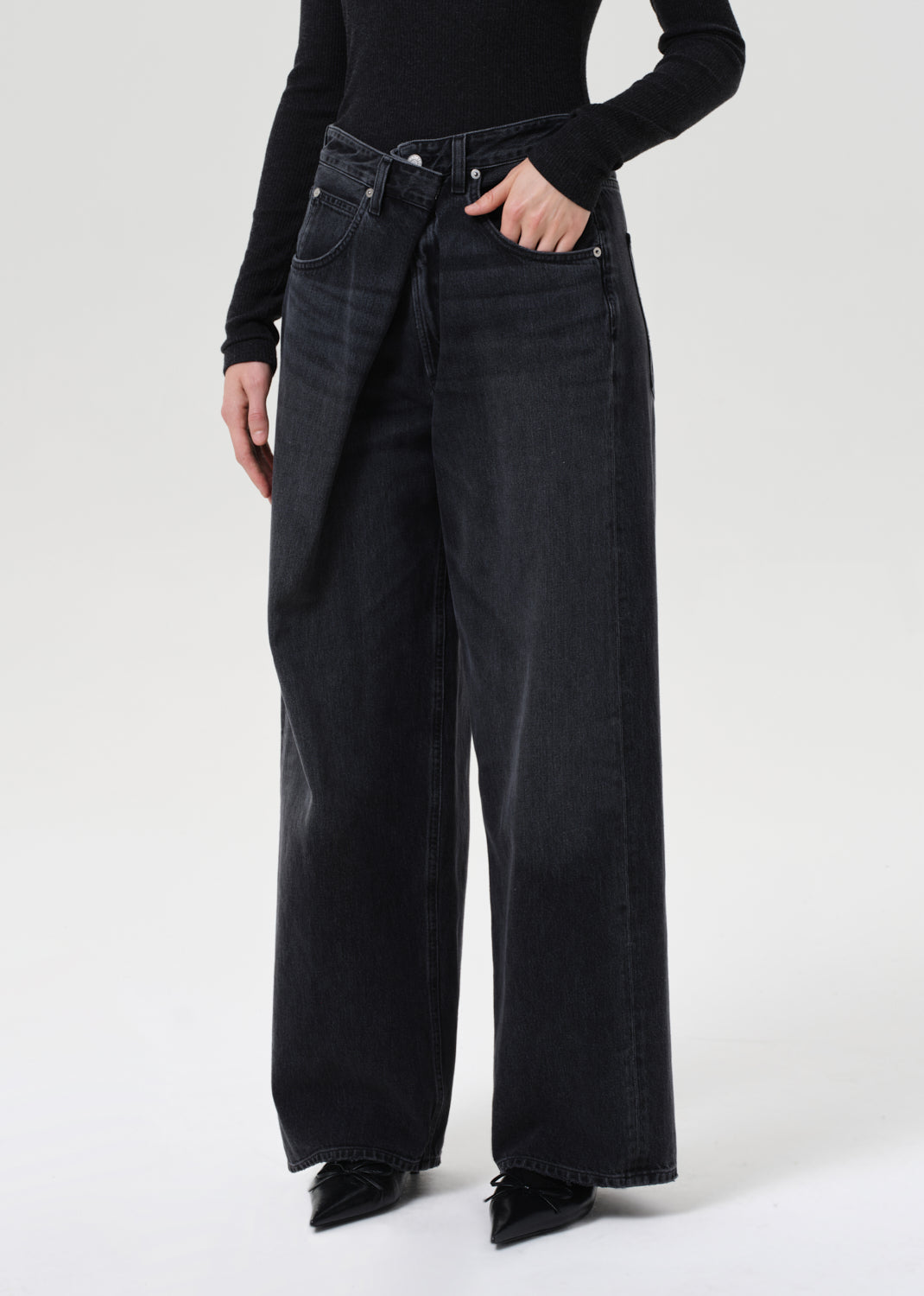 Vana Fold Jean in Arcane