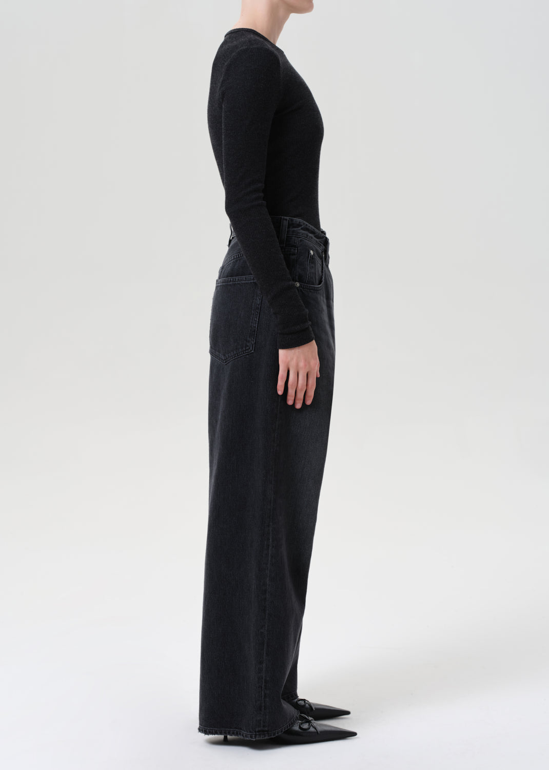 Vana Fold Jean in Arcane