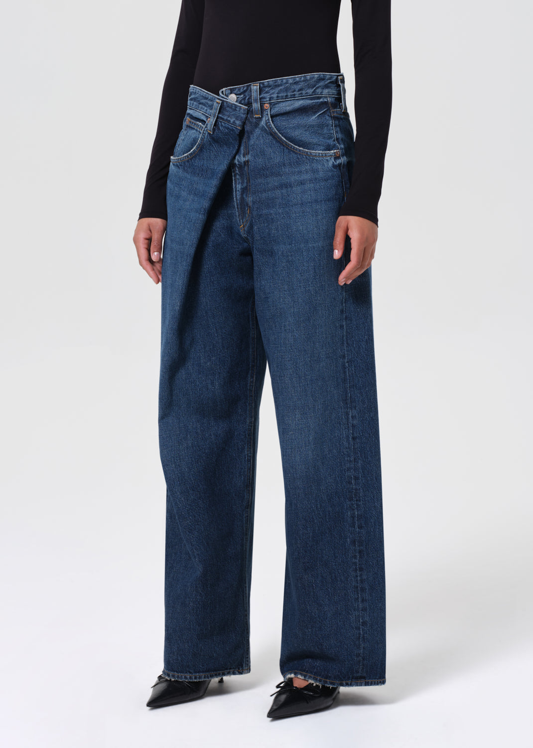 Vana Fold Jean in Nexus