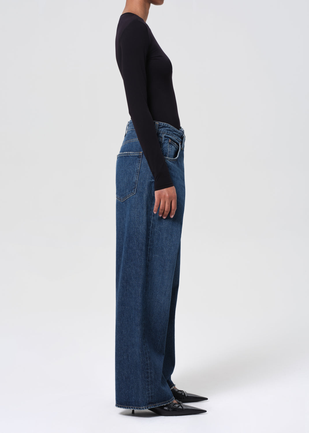 Vana Fold Jean in Nexus