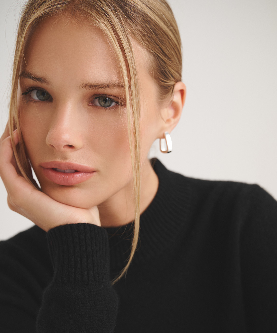 Basic Cashmere Mockneck Sweater