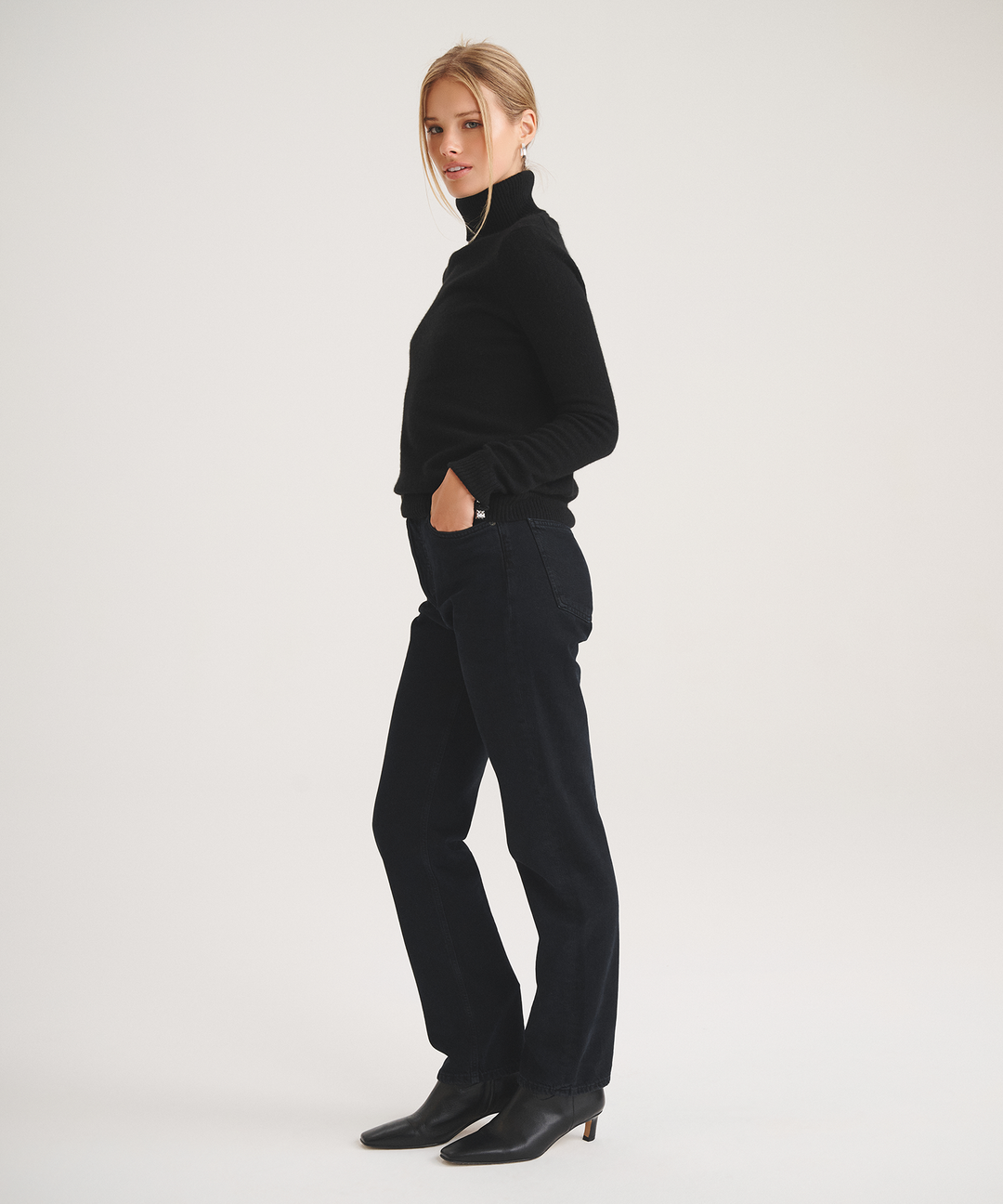 Basic Cashmere Turtleneck Sweater