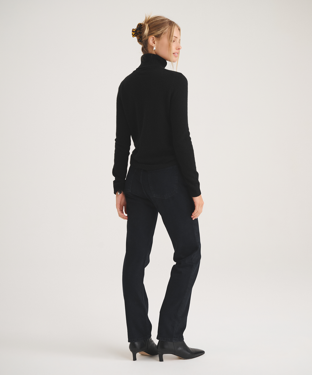 Basic Cashmere Turtleneck Sweater