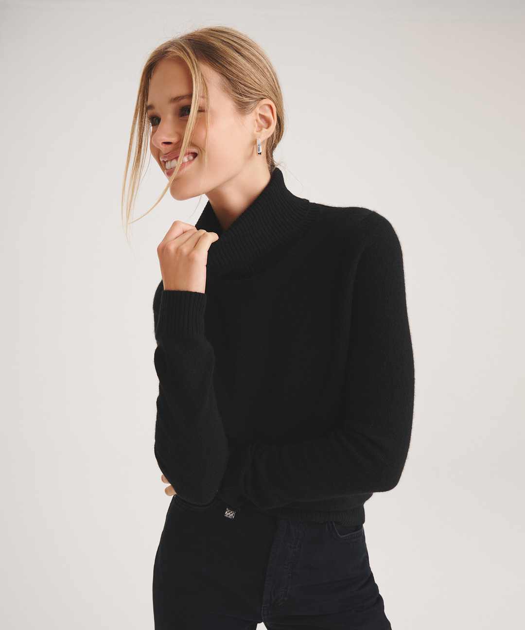 Basic Cashmere Turtleneck Sweater
