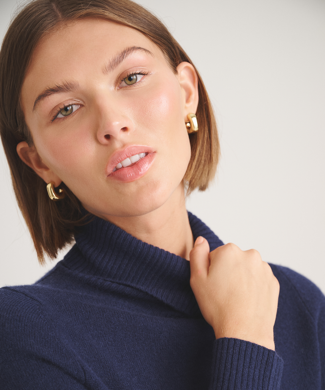 Basic Cashmere Turtleneck Sweater