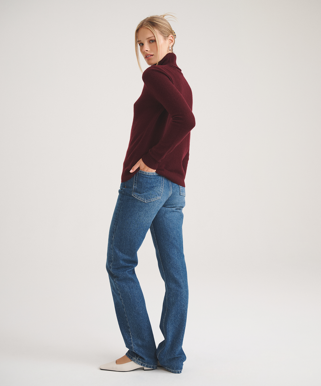 Basic Cashmere Turtleneck Sweater