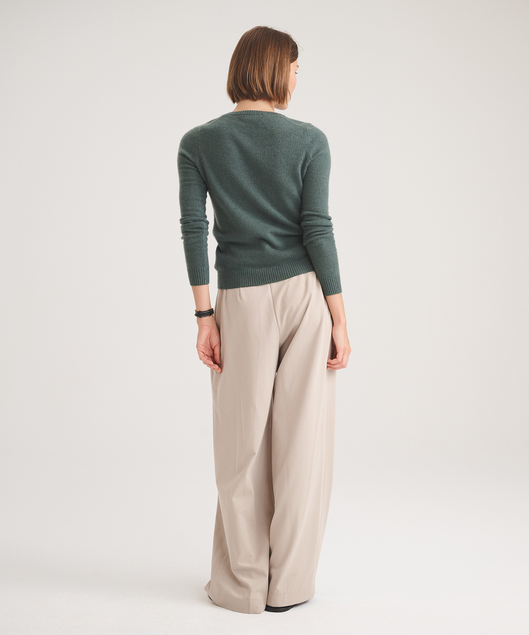 Basic Cashmere V-Neck Sweater 