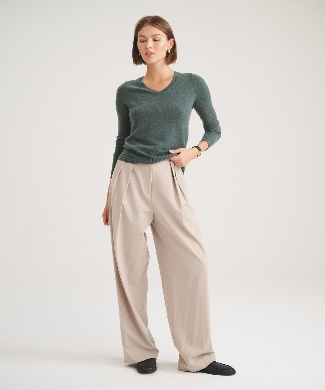 Basic Cashmere V-Neck Sweater 