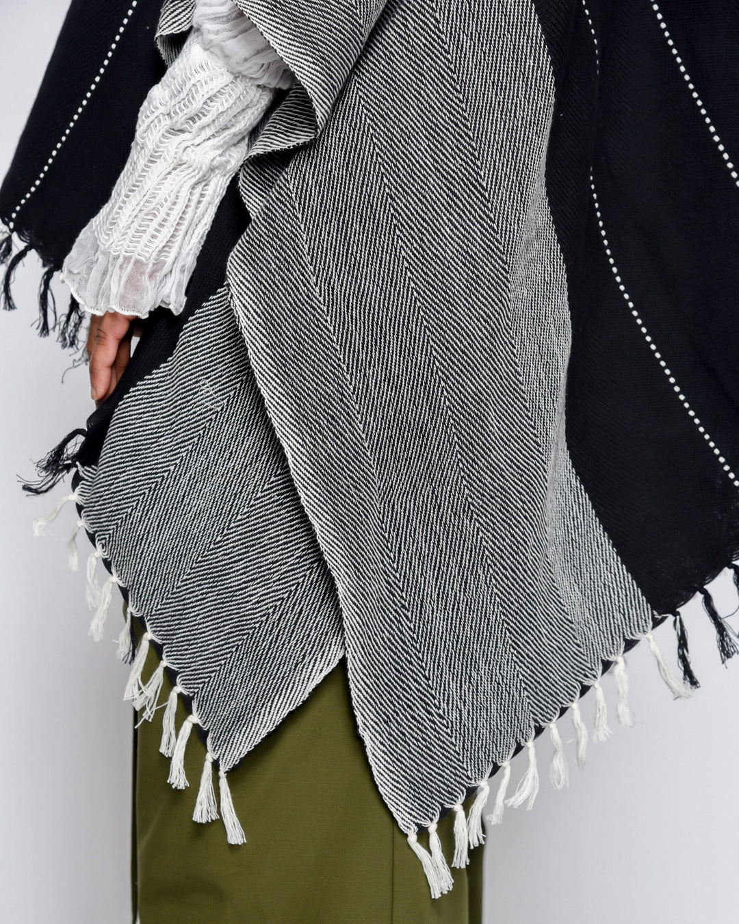 Yodit poncho