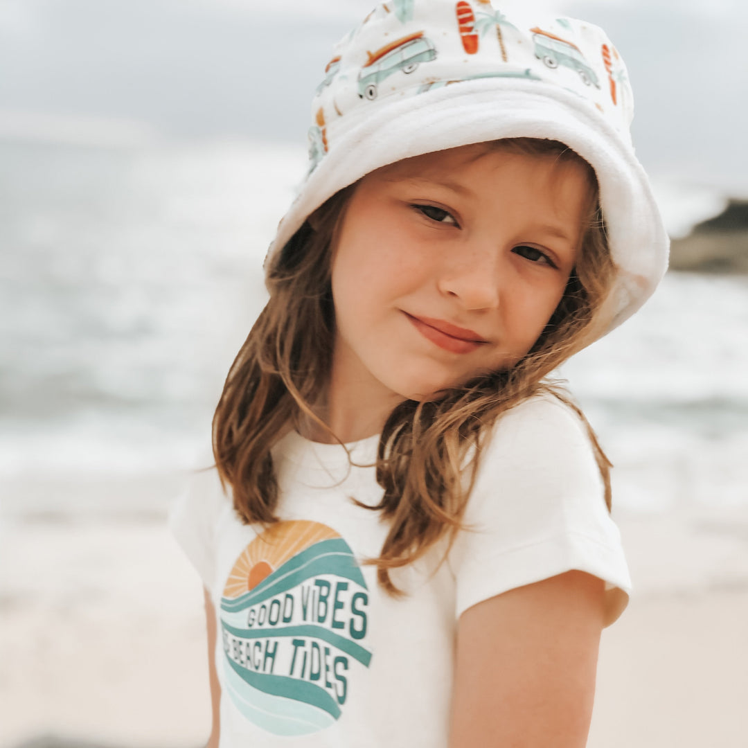 graphic tee | good vibes