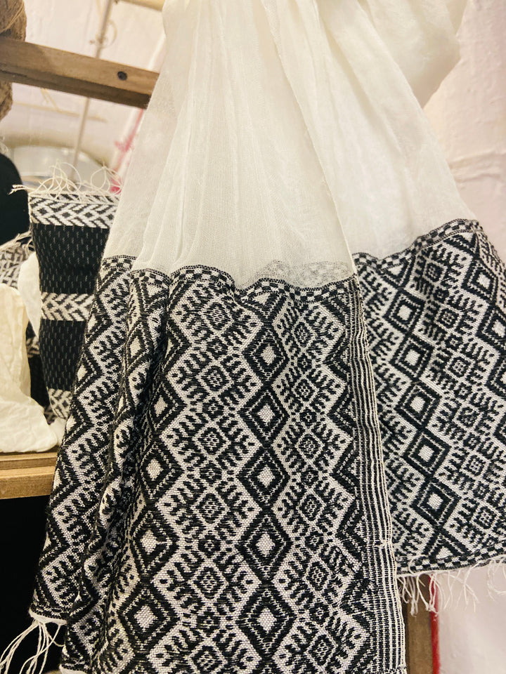 Tilet, handloomed scarf