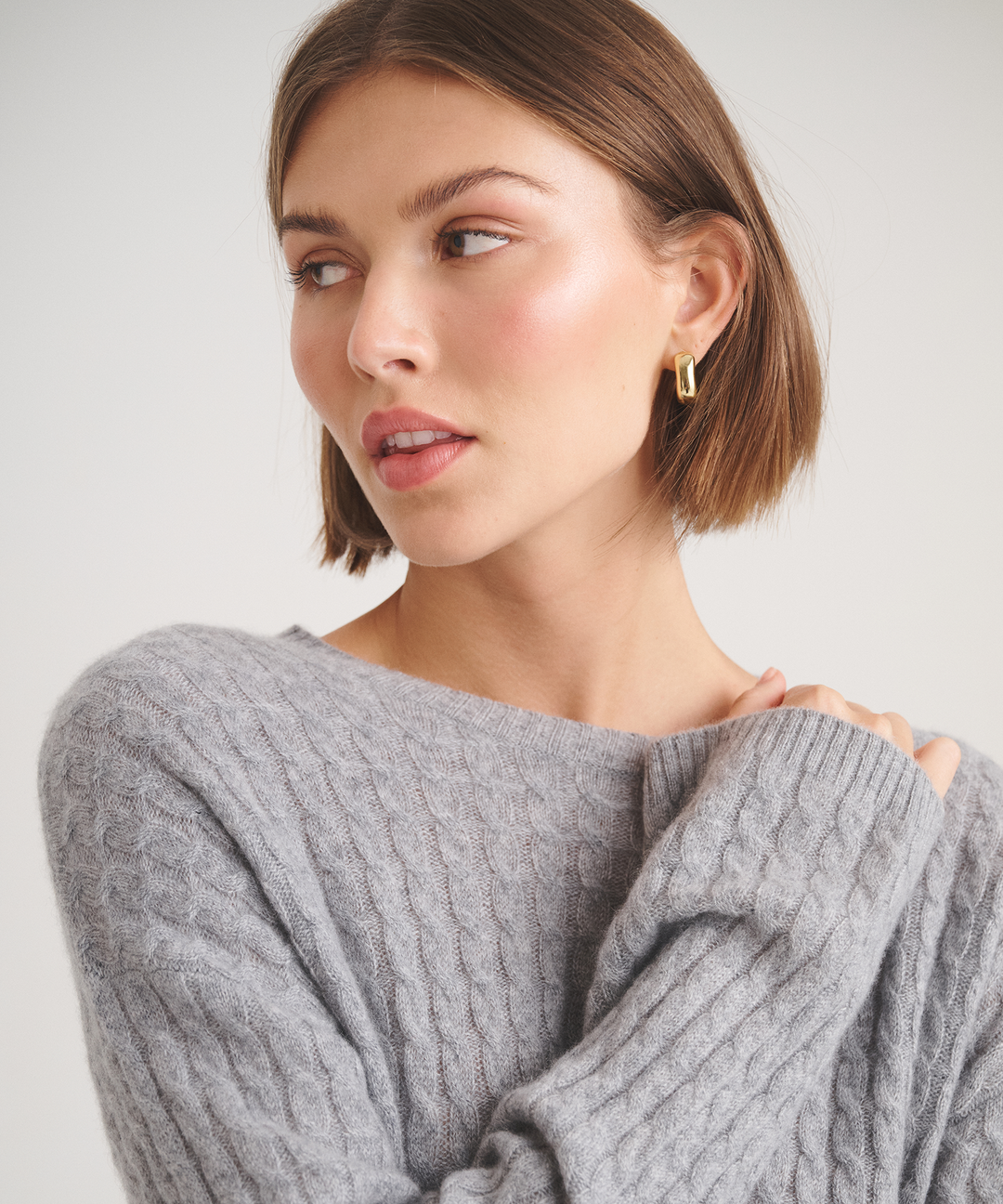 Basic Cashmere Cable Knit Crewneck Sweater