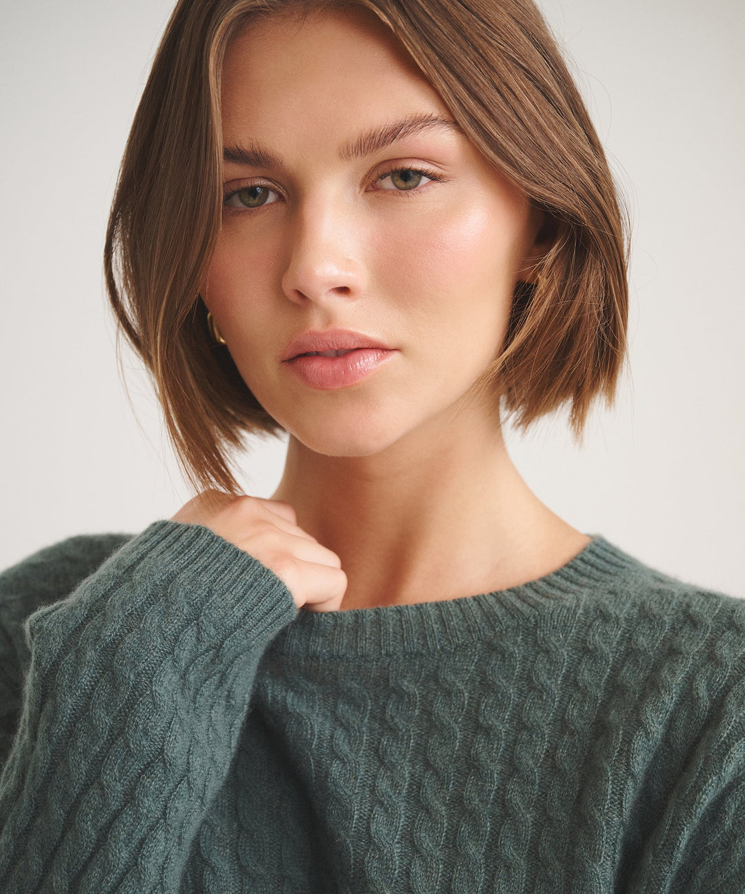 Basic Cashmere Cable Knit Crewneck Sweater