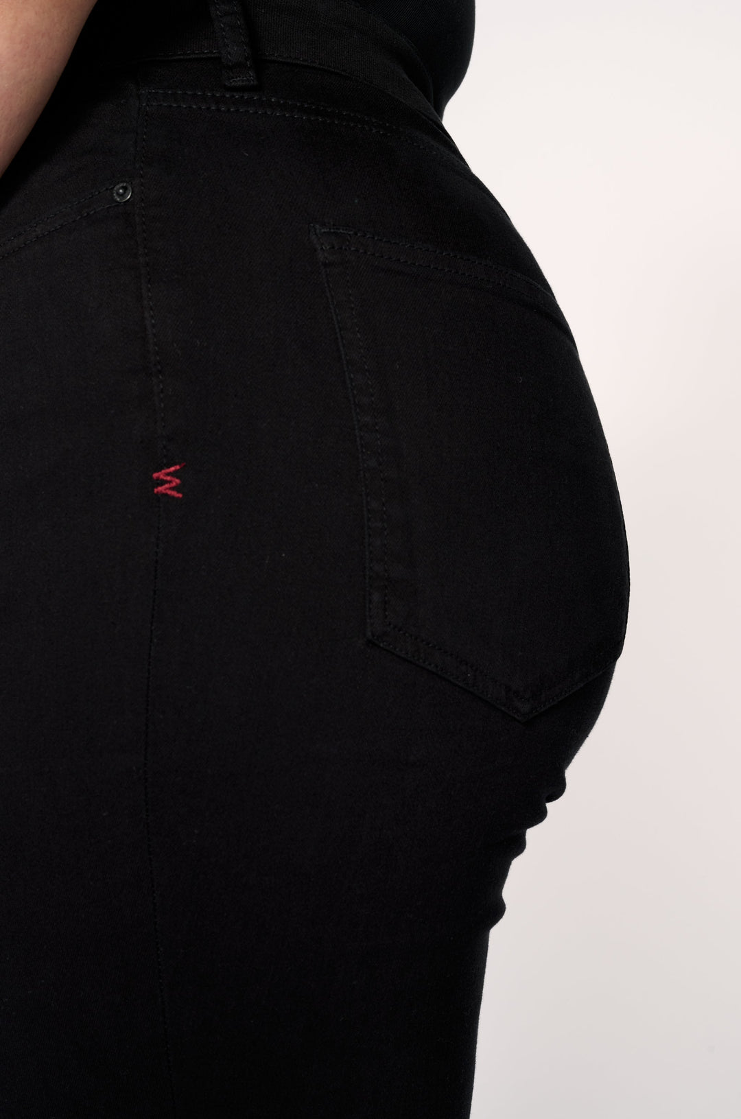 MXP PLUS - HIGH RISE JEANS | RAVEN