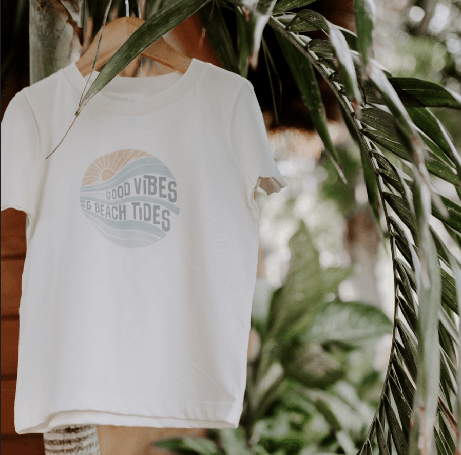 graphic tee | good vibes