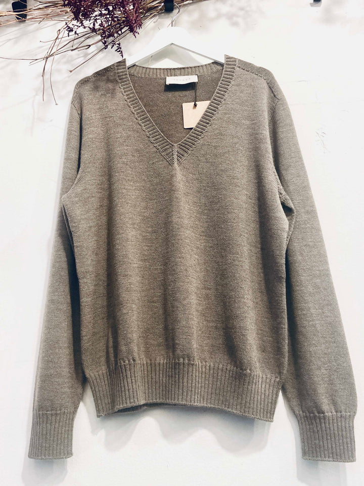Selassie, V neck sweater