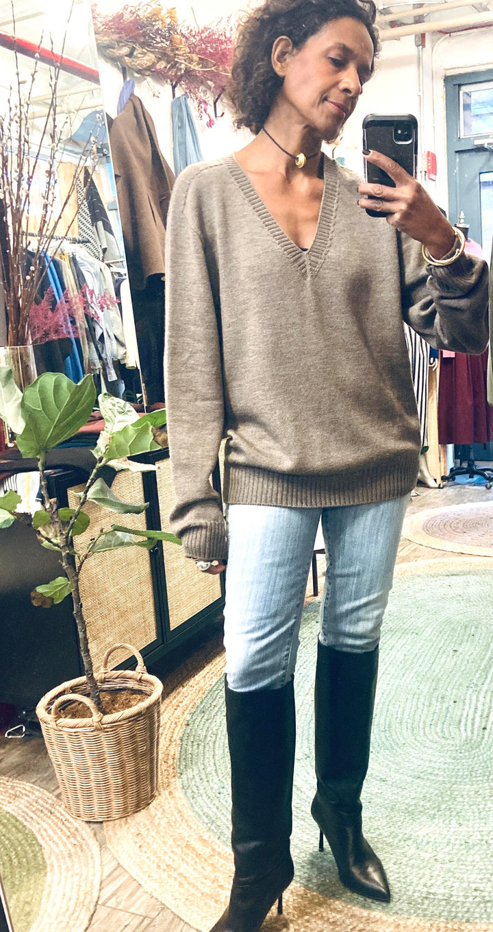 Selassie, V neck sweater