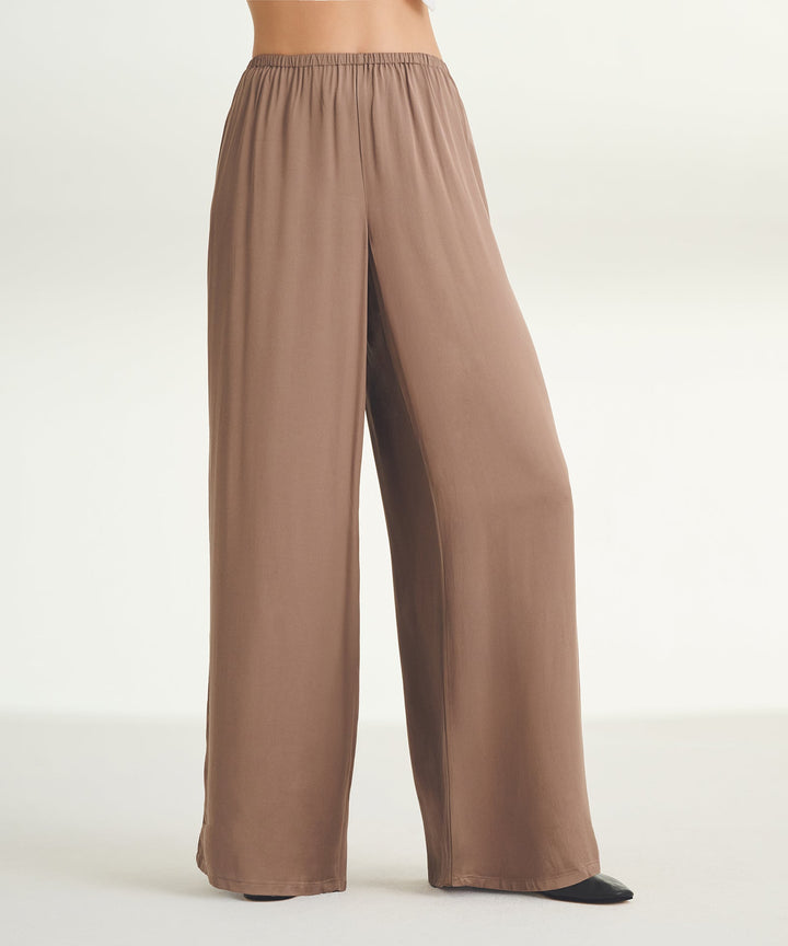 The Weightless Pant