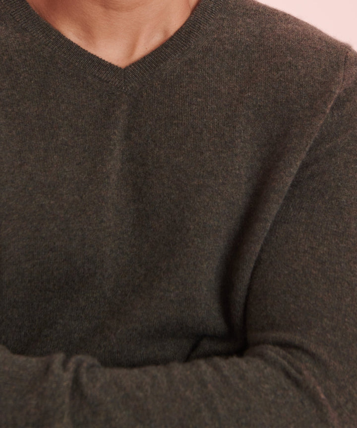 The Original Cashmere V-Neck Sweater Men's