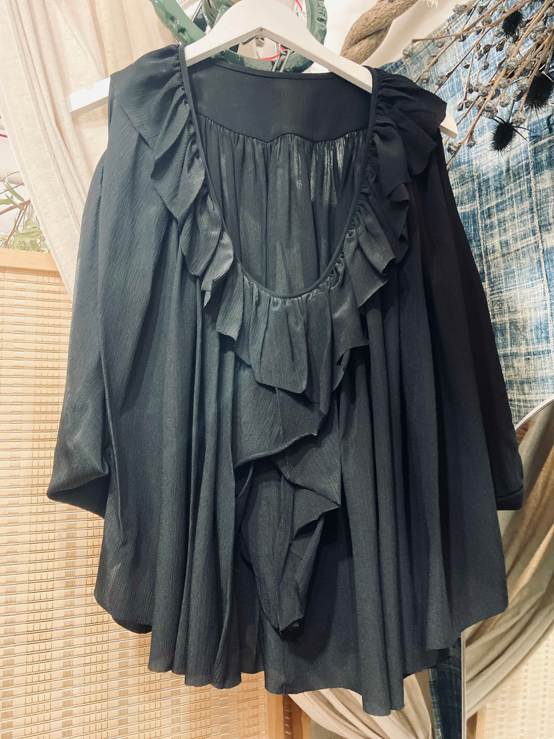 Zewdi, circle top