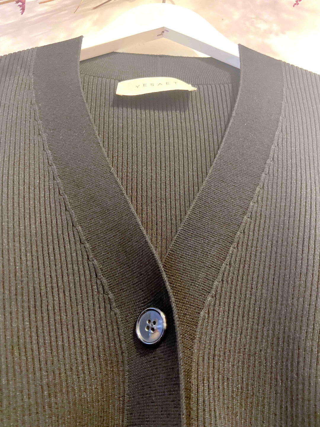 Konjit, cropped rib cardigan
