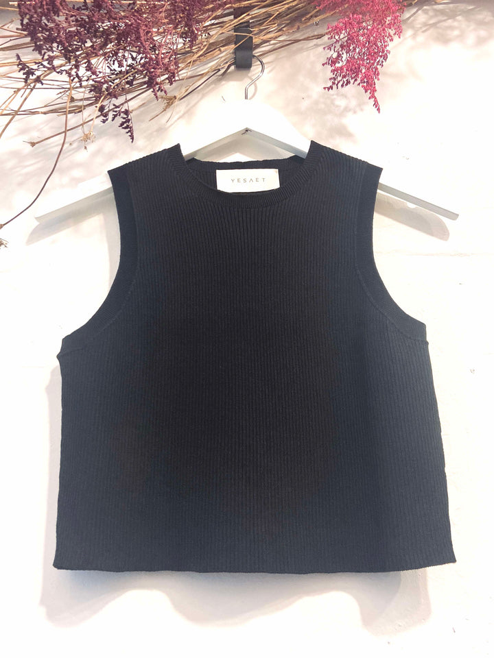 Kurach, cropped rib shell