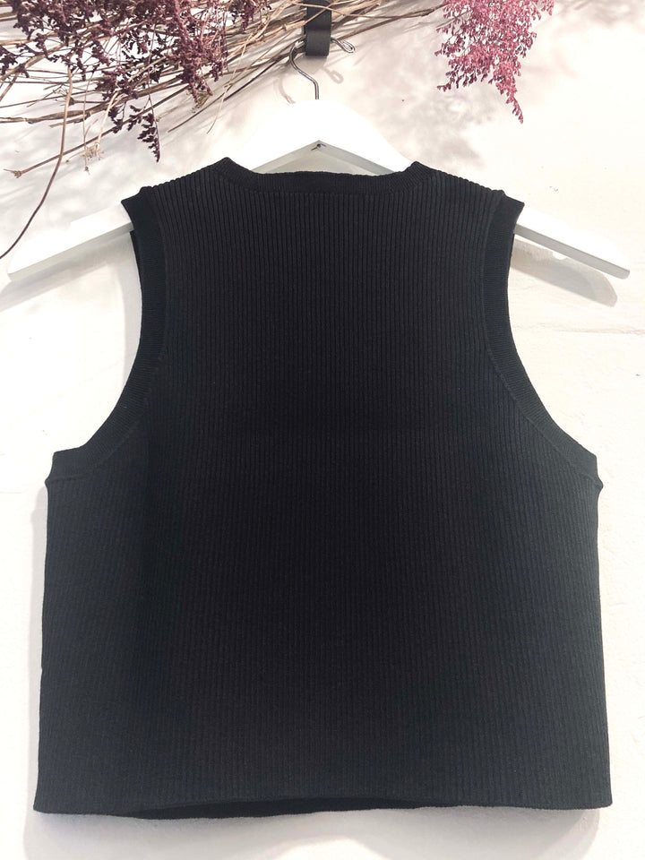 Kurach, cropped rib shell